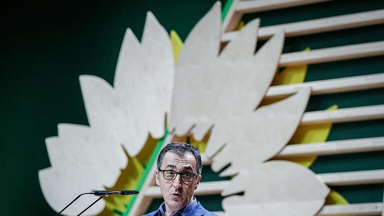 Cem Özdemir.jpeg       -  Bundesagrarminister Özdemir sieht mit den Änderungen am Haushaltskompromiss eine überproportionale Belastung der Land- und Forstwirtschaft abgewendet.