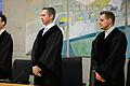 Das Gericht um den Vorsitzenden Richter, Thomas Schuster (Mitte), hat am Landgericht Würzburg ein Urteil im Prozess zum Mord an Sabine B. aus Wiesenfeld (Lkr. Main-Spessart) gesprochen.