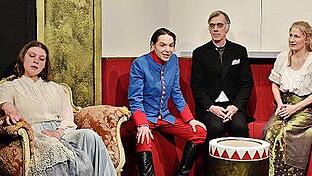 Die Premiere von „Ungeduld des Herzens“ mit (v.l.) Fanny Schmidt, Anna Schindlbeck, Ingo Pfeiffer und Silvia Steger ist am Freitag, 7. März, im Theater Schloss Maßbach.       -  Die Premiere von „Ungeduld des Herzens“ mit (v.l.) Fanny Schmidt, Anna Schindlbeck, Ingo Pfeiffer und Silvia Steger ist am Freitag, 7. März, im Theater Schloss Maßbach.