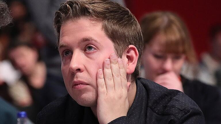 Bundesparteitag der SPD - Juso-Chef Kevin Kühnert ließ auch beim SPD-Parteitag keinen Zweifel: Er lehnt eine Große Koalition ab. Bundesparteitag der SPD - Juso-Chef Kevin Kühnert ließ auch beim SPD-Parteitag keinen Zweifel: Er lehnt eine Große Koalition ab.