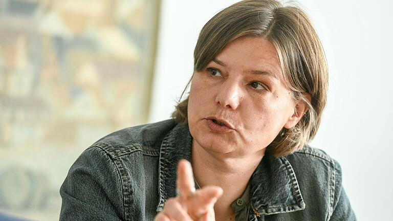 3G am Arbeitsplatz sei ein einschneidender Eingriff ins Arbeitsverhältnis, aber in der aktuellen Situation notwendig, sagt Rechtsexpertin Manuela Rottmann von den Grünen. 3G am Arbeitsplatz sei ein einschneidender Eingriff ins Arbeitsverhältnis, aber in der aktuellen Situation notwendig, sagt Rechtsexpertin Manuela Rottmann von den Grünen. 