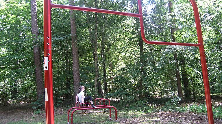 An jeder Station hängen Erklärungen, was die Sportler machen können. An jeder Station hängen Erklärungen, was die Sportler machen können.