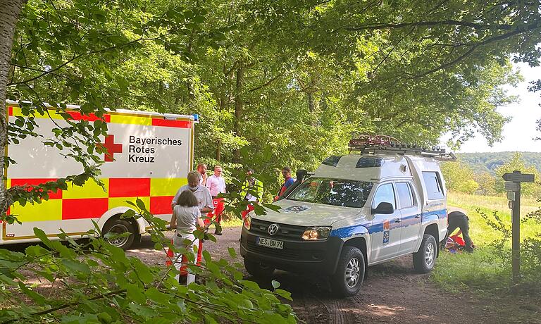 Neben dem Roten Kreuz wurde auch die Bergwacht aus der Rhön alarmiert. Neben dem Roten Kreuz wurde auch die Bergwacht aus der Rhön alarmiert.
