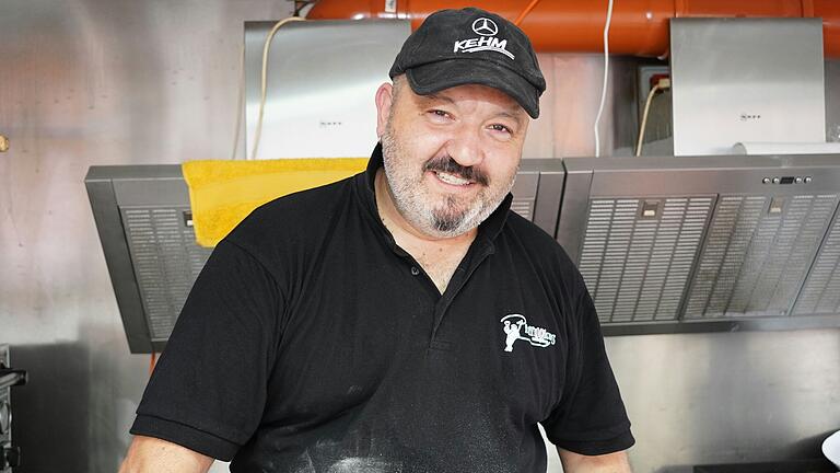 Nikola 'Niko' Dzopa (Archivbild) betreibt die Vinobar Pfiffikus und ist regelmäßig mit seinem Food-Truck unterwegs. Seit dem 1. Dezember 2023 bewirtet er zusätzlich den Stadtsaal in Bad Neustadt.