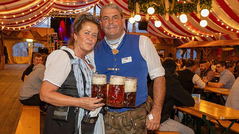 Andrea und Mario Keding gehören zu den Würzburger Volksfesten genauso wie das Festzeltbier und Schäufele.