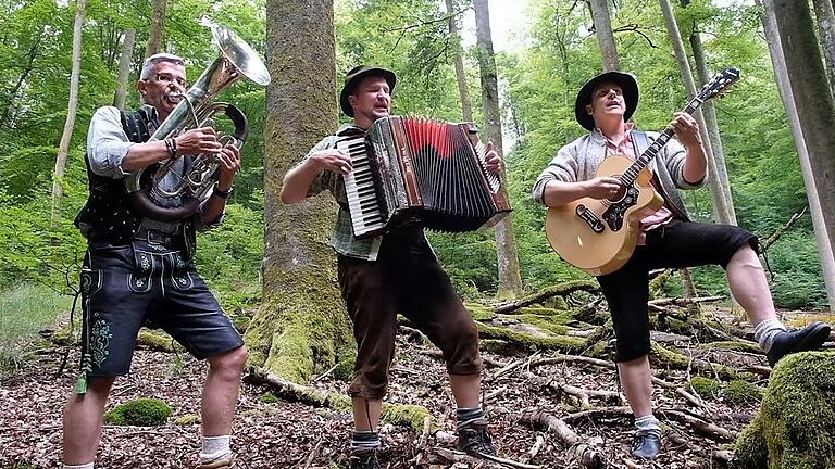 Die Mundart-Gruppe Spilk wird bei der Närrischen Weinprobe, die am Freitagabend im Bayerischen Fernsehen läuft, auch ihren Nationalparksong präsentieren, der 2017 für Furore sorgte. Foto Gerhard Fischer