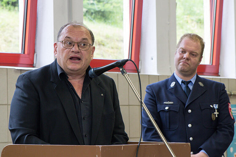 Pfarrer Gunnar Zwing mit Vorsitzendem Heiko Schiefer.