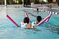 Die Förderung der Schwimmfähigkeit von Kindern und Jugendlichen ist ein wichtiges Anliegen des Landkreises Schweinfurt. Bezuschusst werden unter anderem Gemeinden mit Schwimmbädern sowie Schwimmvereine (Symbolbild).