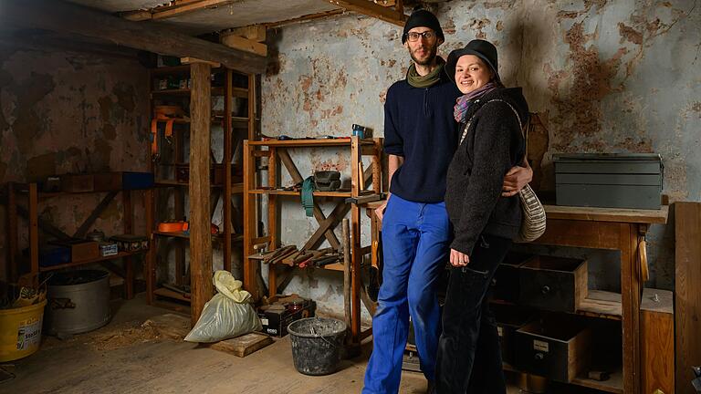 Vor Andreas und Anna-Maria Heck liegt noch jede Menge Arbeit. Das Ehepaar verbringt jede freie Minute auf der Baustelle. Vor Andreas und Anna-Maria Heck liegt noch jede Menge Arbeit. Das Ehepaar verbringt jede freie Minute auf der Baustelle.