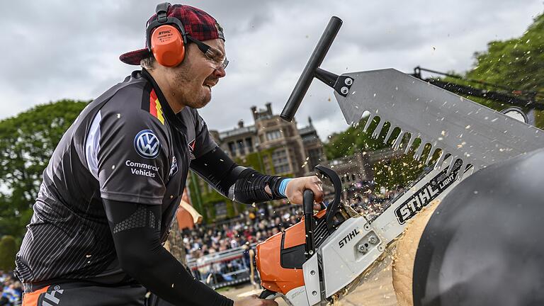 Robert Ebner an der Stock Saw bei einem seiner vielen Wettkämpfe. Robert Ebner an der Stock Saw bei einem seiner vielen Wettkämpfe.