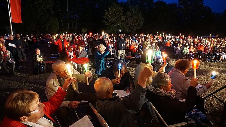 Stimmungsvoll war es bei der Vigilfeier am Vorabend zum Hochfest Maria Himmelfahrt auf dem Maria Ehrenberg.