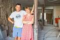 Jochen Würtheim und Carina Valtin auf ihrer Baustelle in Eibelstadt. Das künftige Hotel soll noch in diesem Jahr eröffnen.