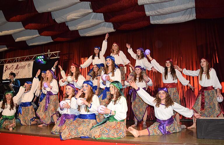 Geheimnisvolle Wahrsagerinnen: Die TSV-Tanzminis stellten die größte Gruppe. Geheimnisvolle Wahrsagerinnen: Die TSV-Tanzminis stellten die größte Gruppe.
