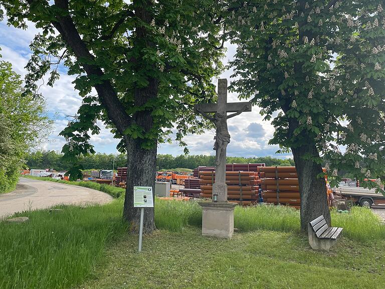 Start und Ziel der Tour ist das Rokoko-Flurdenkmal 'Weißes Kreuz'.