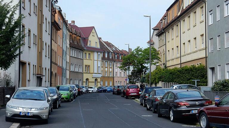 Geprägt vor allem von parkenden Autos ist das Sanierungsgebiet 'Innenstadt Nord' zwischen der Schopper- und Niederwerrner Straße.