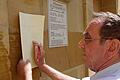 Unermüdlich unterwegs auf den Spuren der jüdischen Geschichte in Bayern: Michael Schneeberger (1949-2014). Das Foto entstand an der ehemaligen Synagoge in Ermreuth (Lkr. Forchheim).&nbsp;