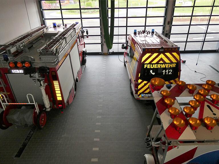 Blick in die Fahrzeughalle des neuen Feuerwehrhauses in Unterspiesheim