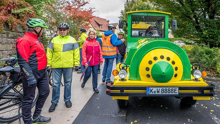 Am Start war sogar eine elektrisch betriebene Lok des 'Kurbähnles'.