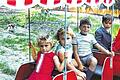 Sommer 1970: In den ersten Wochen nach seiner Eröffnung lockte der Märchenwald besonders viele Familien in den Freizeitpark. Schon damals hatten die Kinder ihren Spaß bei einer Fahrt mit der Eisenbahn.