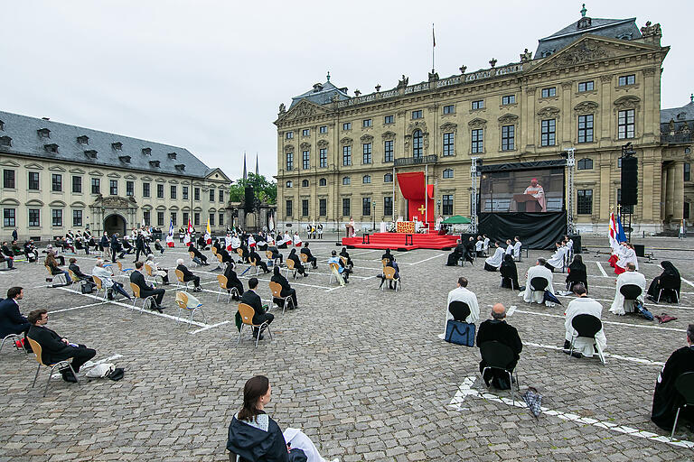 Die 350 Besucher mussten sich an den Abstand halten.