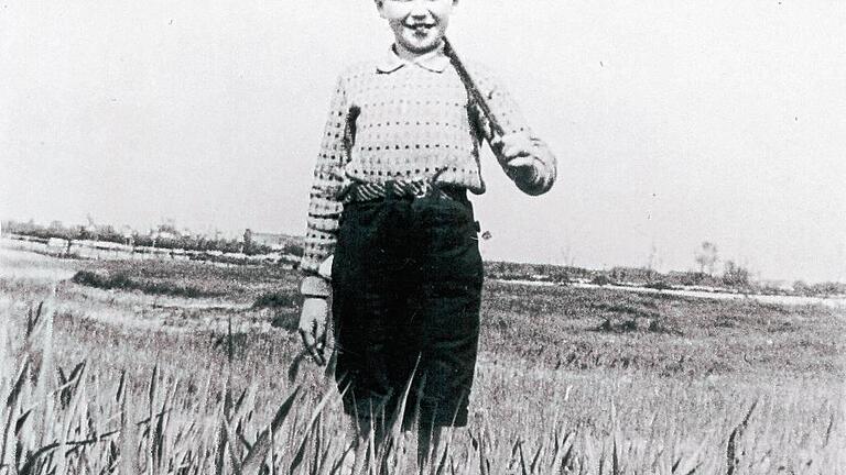 Nathan Berney, geboren 1927 in Burgpreppach, im Sommer 1940. Das Bild wurde wohl in Holland geknipst. Eine handschriftliche Notiz auf dem Bild lautet: &bdquo;der Chaluz in spe&ldquo; &ndash; &bdquo;der Pionier der Zukunft&ldquo;.