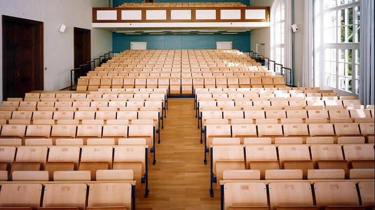 Leere statt Lehre: Das Auditorium Maximum, der zentrale Hörsaal im Hauptgebäude der Neuen Universität in Würzburg.&nbsp;