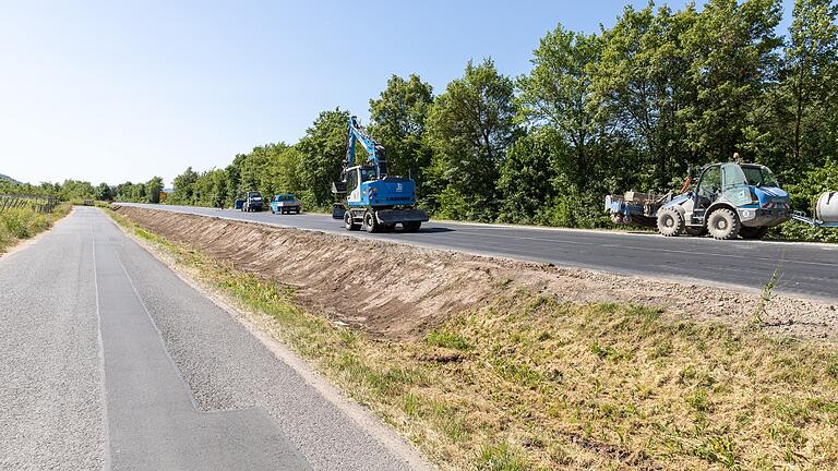 In diesem satirischen Beitrag geht es um volltrunkene Autofahrer, die Umleitung während der Bauarbeiten an der B27 (hier zu sehen) und das Tempo bei Bauarbeiten und deren Planung.