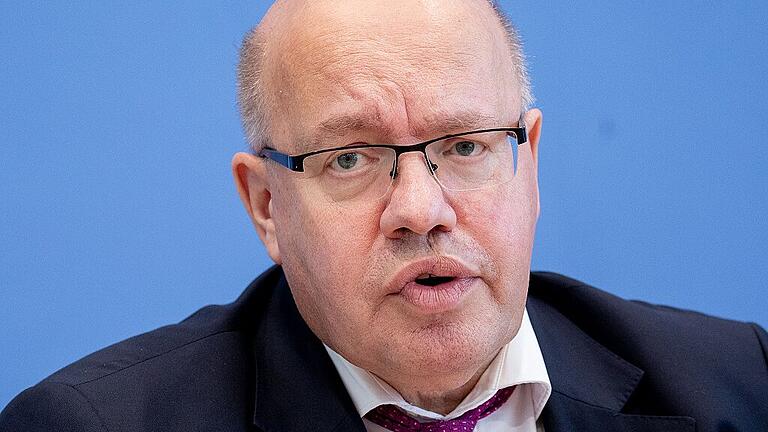 Wirtschaftsminister Altmaier stellt Konjunkturprognose vor       -  Bei der Abschaffung des Solidaritätszuschlags verfolgt Wirtschaftsminister Peter Altmaier (CDU) einen anderen Weg als das Finanzministerium.