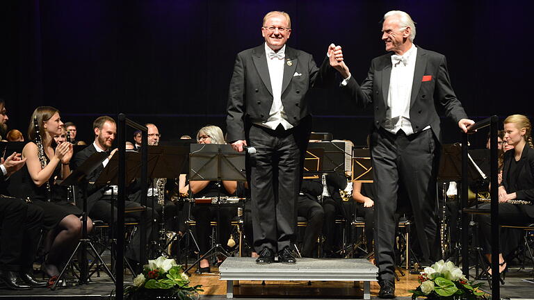 Garanten für einen hochkarätigen Konzertabend in der Stadthalle. Zum Abschied von Bundesdirigent Professor Ernst Oestreicher (links) dirigierte auch Professor Johann Mösenbichler das Nordbayerische Jugendblasorchester und das Projektorchester WibraPhon.