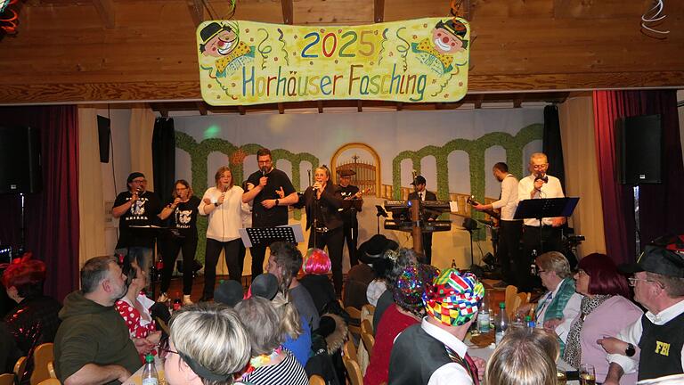 'Die Dunnerkeiler' sorgten für die musikalische Unterhaltung und brachten Stimmung in die Alte Schule von Horhausen. 'Die Dunnerkeiler' sorgten für die musikalische Unterhaltung und brachten Stimmung in die Alte Schule von Horhausen.