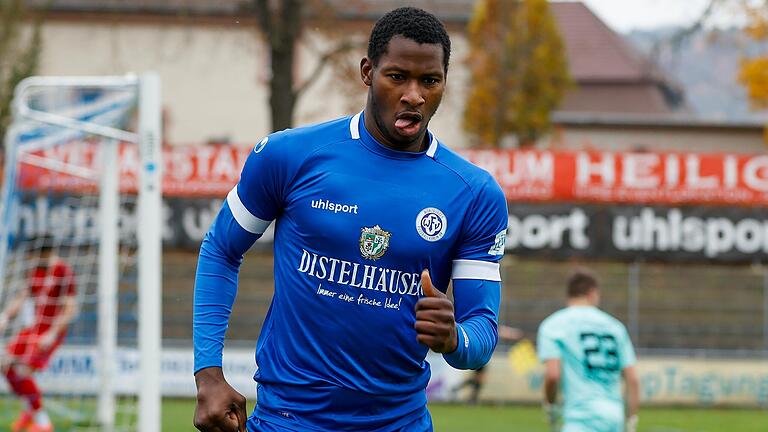 Mohamed Conte, hier in einer anderen Partie, traf beim Spiel gegen Don Bosco Bamberg bereits zum dritten Mal in Folge für den FV 04 Würzburg.