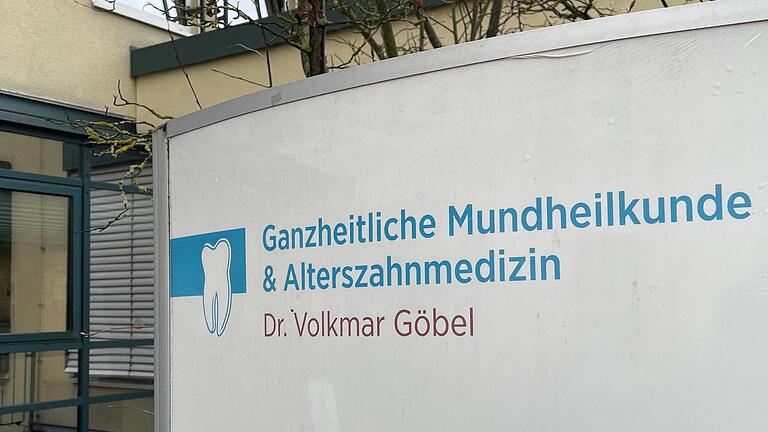 Zahnarzt Dr. Volkmar Göbel darf seine Zweigpraxis im ehemaligen Krankenhaus Marktheidenfeld weiter betreiben. Zahnarzt Dr. Volkmar Göbel darf seine Zweigpraxis im ehemaligen Krankenhaus Marktheidenfeld weiter betreiben. 
