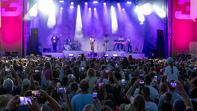BR-Radltour 2024 - In jedem Etappenort erwartet die Teilnehmenden sowie Besucherinnen und Besucher ein Open-Air-Konzert mit freiem Eintritt BR-Radltour 2024 - In jedem Etappenort erwartet die Teilnehmenden sowie Besucherinnen und Besucher ein Open-Air-Konzert mit freiem Eintritt