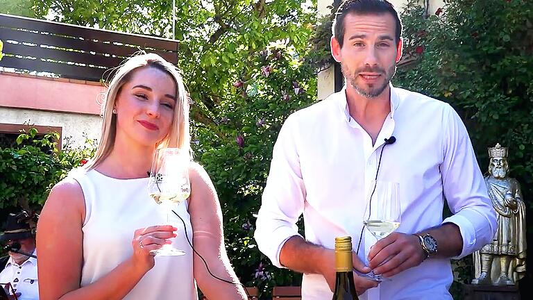 Justina und Konrad Michel präsentierten bei der zweiten Virtuellen Weinprobe zum 70. Geburtstag des „Lieblichen Taubertals“ einen Sekt und fünf Weine aus der Mitte und dem Norden der Ferienlandschaft. Justina und Konrad Michel präsentierten bei der zweiten Virtuellen Weinprobe zum 70. Geburtstag des „Lieblichen Taubertals“ einen Sekt und fünf Weine aus der Mitte und dem Norden der Ferienlandschaft.
