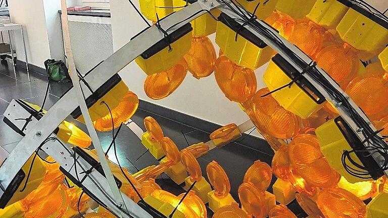 Moderne Bildhauerei kann auch Objektkunst und Installation sein, wie das Werk von Caspar Hüter zeigt. Moderne Bildhauerei kann auch Objektkunst und Installation sein, wie das Werk von Caspar Hüter zeigt.