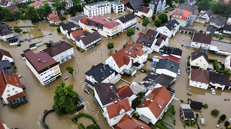 Hochwasser       -  Das neue Gesetz verpflichtet Bund und Länder, Strategien vorzulegen, die eine flächendeckende Klima-Vorsorge ermöglichen.