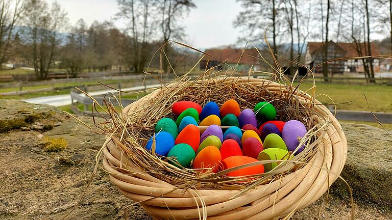 Die Freie evangelische Gemeinde Karlstadt veranstaltet einen Erlebnis-Parcours, um Kindern die Ostergeschichte näher zu bringen. Die Freie evangelische Gemeinde Karlstadt veranstaltet einen Erlebnis-Parcours, um Kindern die Ostergeschichte näher zu bringen. 