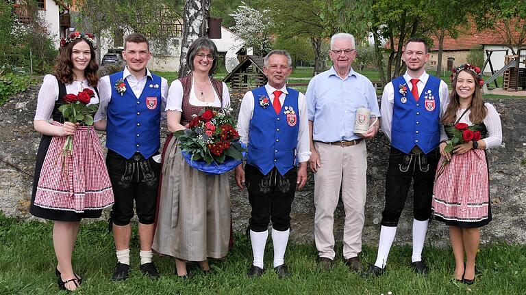 Laura Reinhart (MV Hollstadt), Sebastian Zwierlein (1.Vorsitzender, MV Hollstadt), Renate Haag (Kreisvorsitzende NbMb Rhön-Grabfeld), Peter Wieser (Ehrendirigent MV Hollstadt), Helmut May (Ehren-Kreisvorsitzender NbMb Rhön-Grabfeld), André Weber (Dirigent MV Hollstadt), Kathrin Benkert (MV Hollstadt).