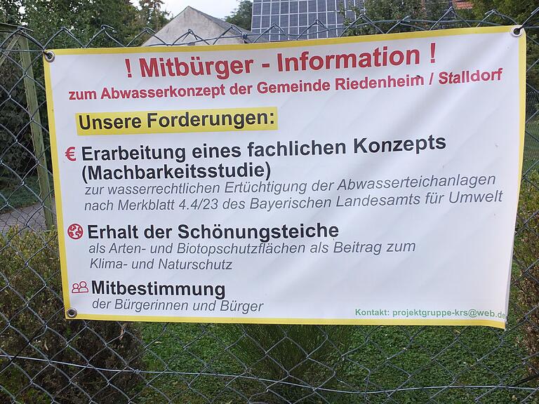 Viel zu lesen gab es von der Riedenheimer 'Projektgruppe-KRS', die sich seit Jahren der Schließung der Kläranlage und dem Anschluss an den AVO entgegenstellt. Viel zu lesen gab es von der Riedenheimer 'Projektgruppe-KRS', die sich seit Jahren der Schließung der Kläranlage und dem Anschluss an den AVO entgegenstellt.