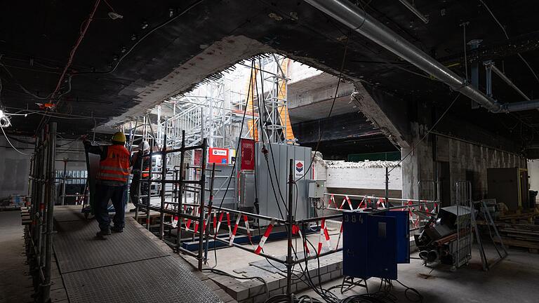 Umbau Hauptbahnhof Frankfurt       -  Am Frankfurter Hauptbahnhof müssen sich die Reisenden noch gut zehn Jahre auf Bauarbeiten einstellen. (Archivbild)