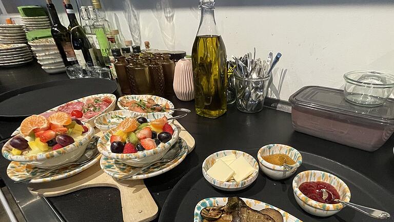 Im Schwalbenhof in Kitzingen bietet die Osteria da Carlotta unterschiedliche Frühstücke an. Im Schwalbenhof in Kitzingen bietet die Osteria da Carlotta unterschiedliche Frühstücke an.