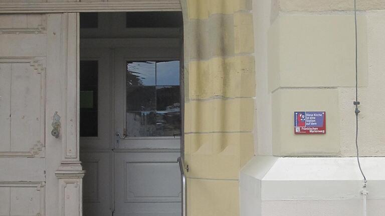 Am Sonntag, 24. Mai, um 19 Uhr findet die Segnung des Hinweisschildes vom Fränkischen Marienweg an der Iphöfer Pfarrkirche St. Veit statt. Am Sonntag, 24. Mai, um 19 Uhr findet die Segnung des Hinweisschildes vom Fränkischen Marienweg an der Iphöfer Pfarrkirche St. Veit statt.