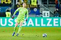 Manuel Neuer       -  Vor einem Jahr strauchelten die Bayern, hier Manuel Neuer am Ball, auf dem vom Regen aufgeweichten Rasen in Saarbrücken.