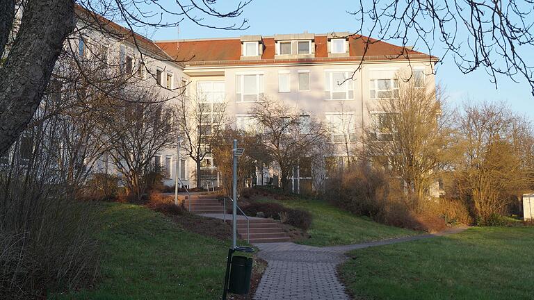 Kritiker fürchten, dass das Haus Ebern einer Neuausrichtung der Haßberg-Kliniken zum Opfer fallen könnte.