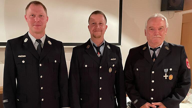 Auf dem Foto Steffen Eckert (Kommandant), Markus Lehnert (neuer Kassenwart) sowie Klaus Volkheimer (Kassenwart a.D).