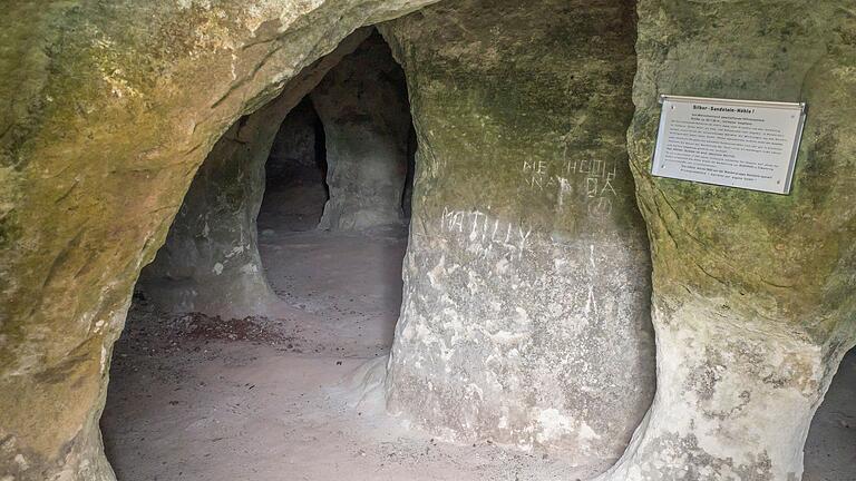 Der hier in der Silbersandhöhle bei Stettfeld abgebaute Sand diente einst als Scheuermittel.