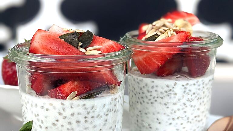Chiapudding nach kretischer Art - Erfrischend, leicht und einfach lecker – so schmeckt der Chiapudding nach kretischer Art. Chiapudding nach kretischer Art - Erfrischend, leicht und einfach lecker – so schmeckt der Chiapudding nach kretischer Art.