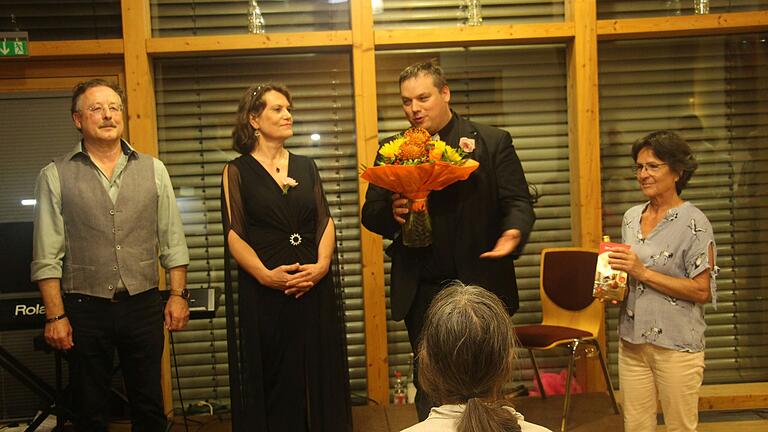 Pianist Rainer Pflaum, Mezzosopranistin Gabriele Baumann, Pfrvik. Elsesser, Gemeindeteamvors. Christine Lang
