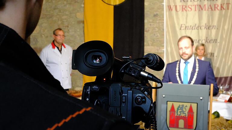 Bürgermeister Steffen Malzer hielt seine Videoansprache routiniert.