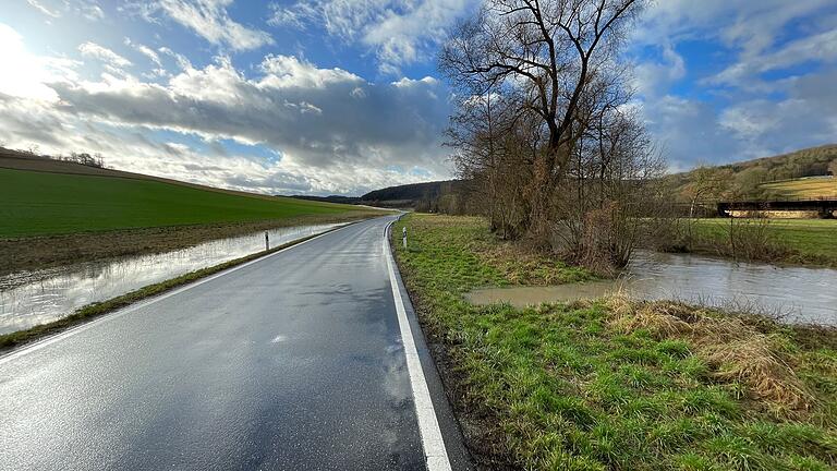 Das Hochwasser an der Wern hatte zwischen Stetten und Eußenheim kurzzeitig die Staatsstraße überschwemmt.